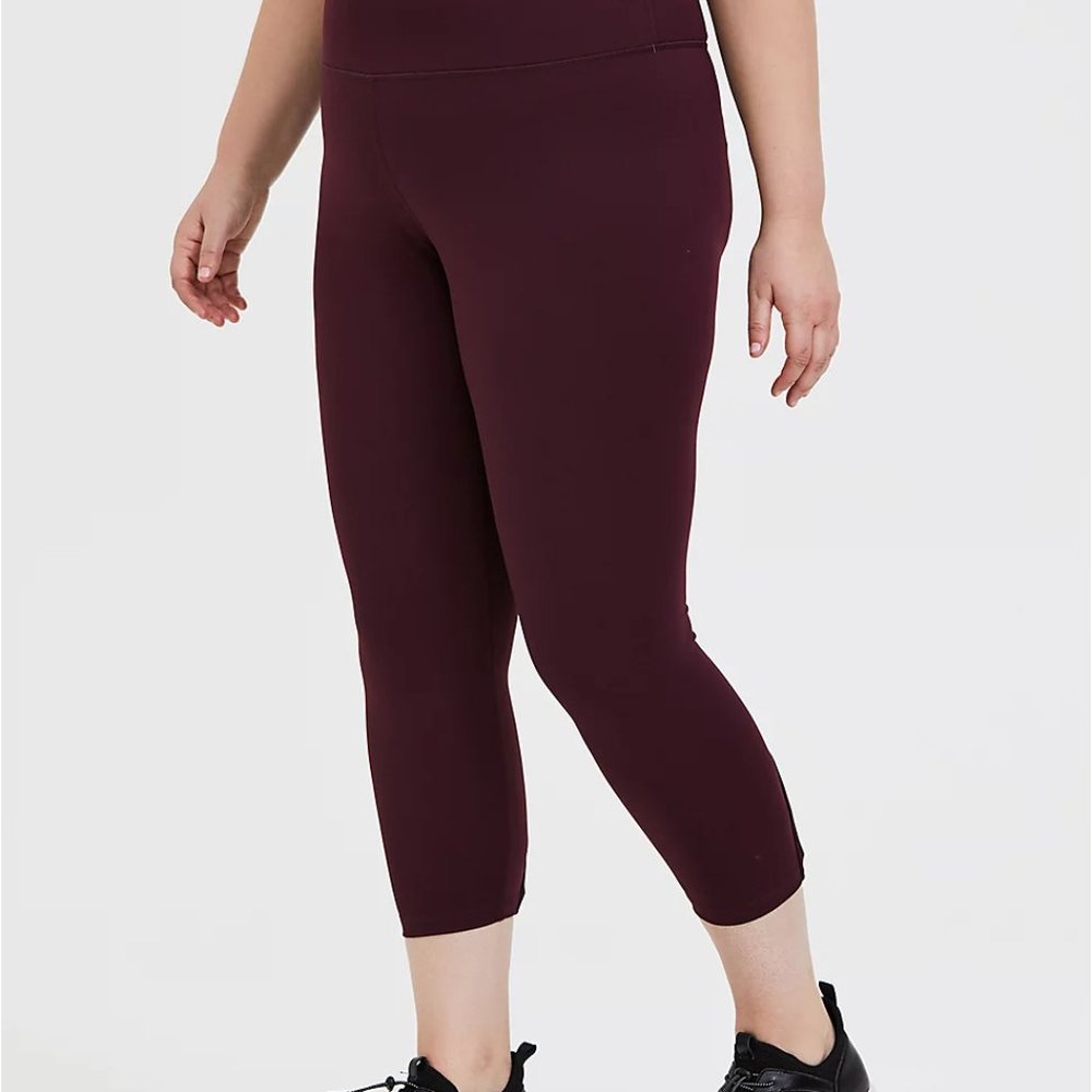 Torrid BURGUNDY LATTICE BACK CROP WICKING ACTIVE LEGGING
